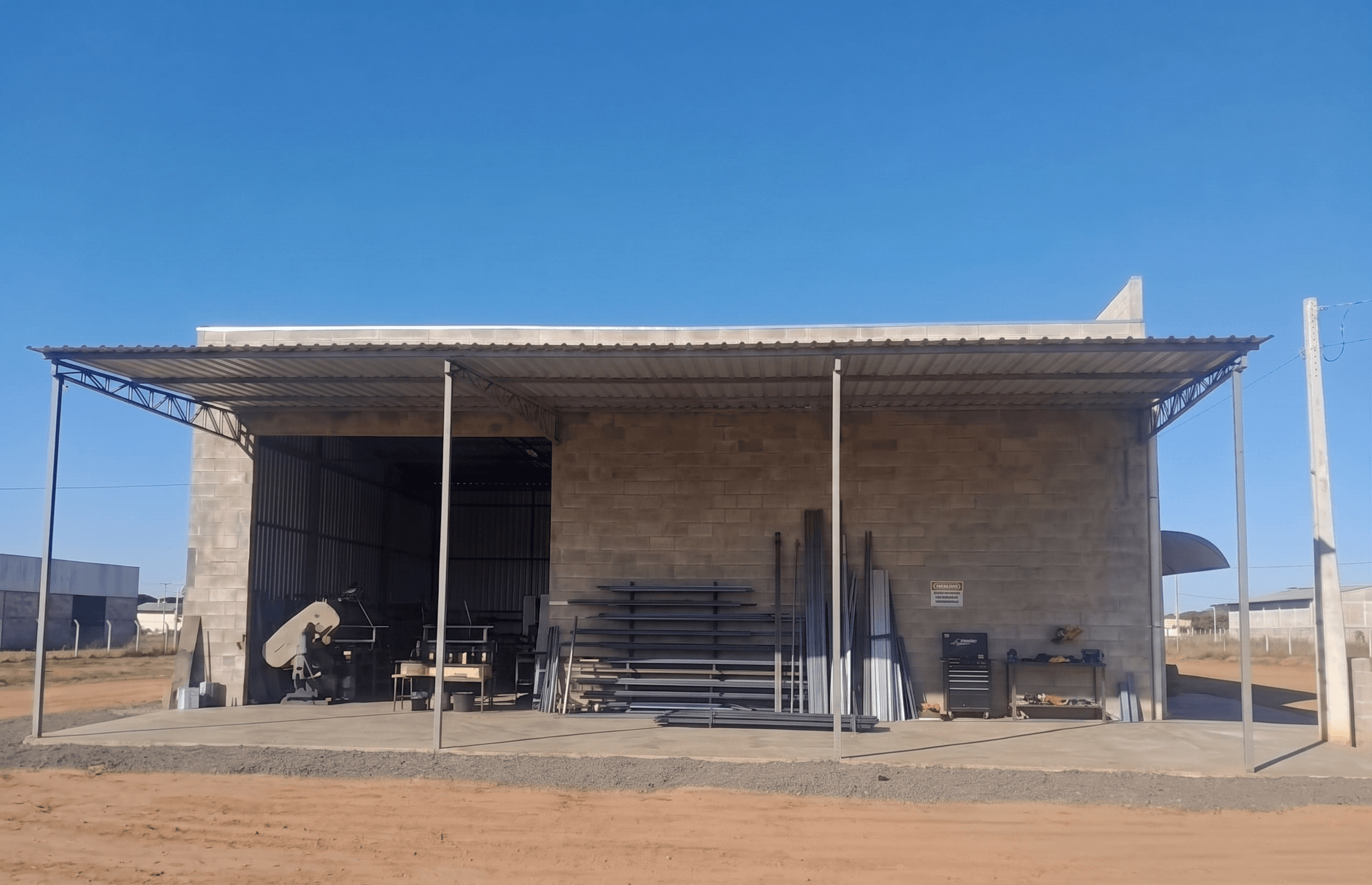 Área lateral de produção da fábrica Fortfix
